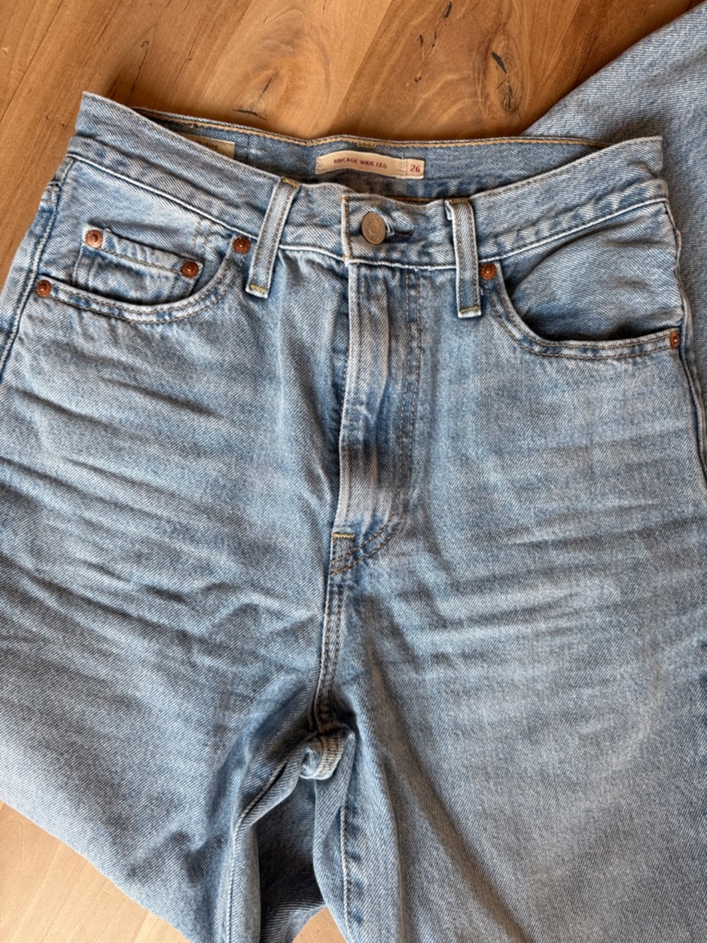 Levis ribcage wide leg 26x32 - Picture 7 of 7
